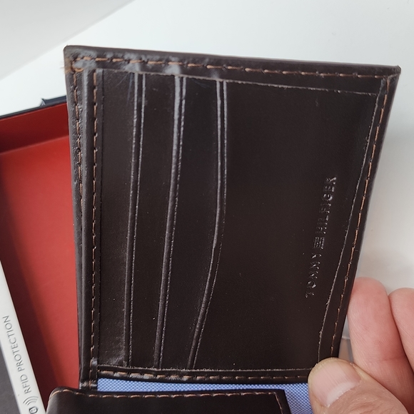 TOMMY HILFIGER, MENS WALLET DOUBLE FOLD, DARK BROWN,GENUINE LEATHER, BROWN COLOR - Picture 4 of 10